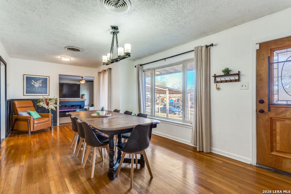 Photo of 302 Sullivan Dr, San Antonio, TX 78213 (MLS # 1950492)