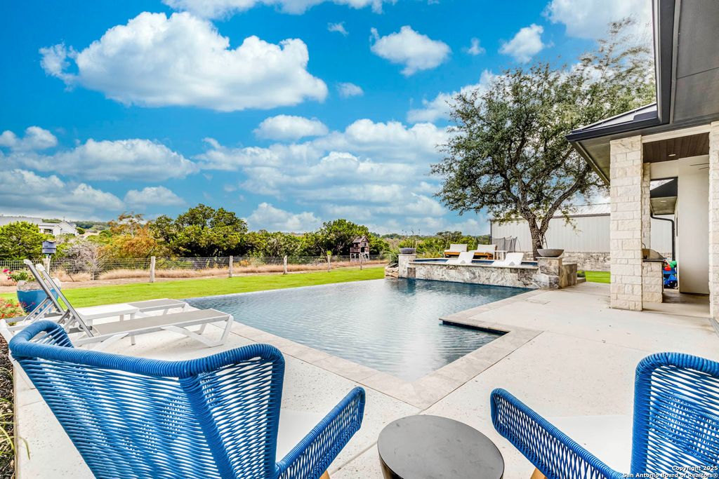 Photo of 65 Sabinas Ridge Rd, Boerne, TX 78006 (MLS # 1925979)