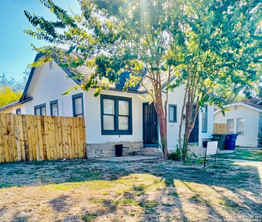 Photo of 644 Bailey Avenue, San Antonio, TX 78210 (MLS # 1926279)