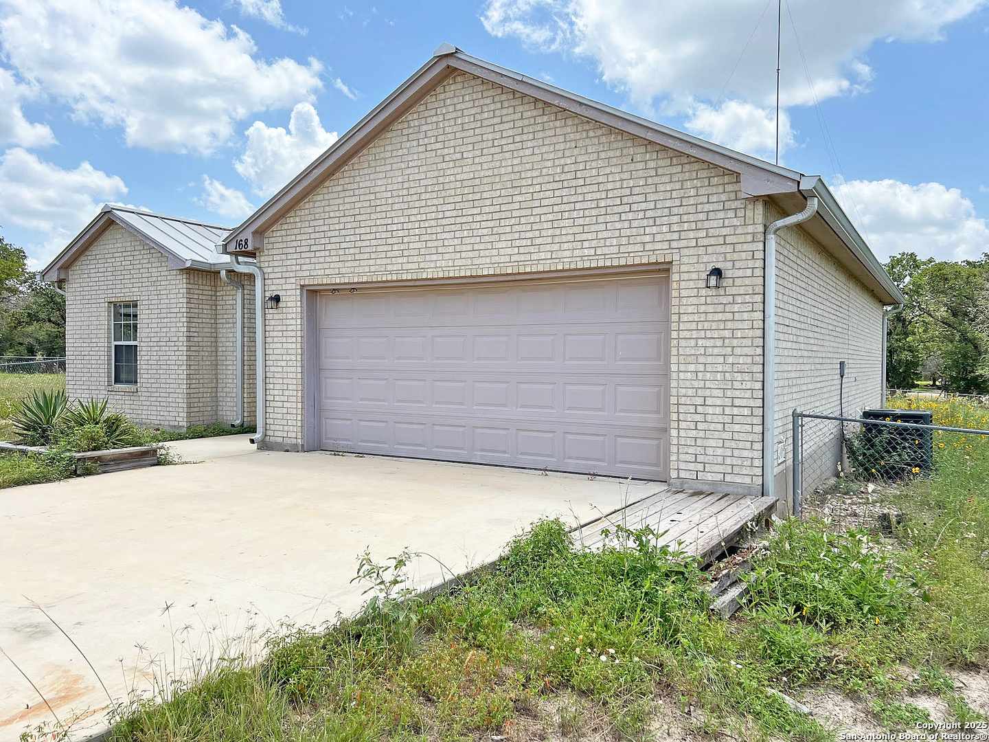 168 Great Oaks Blvd