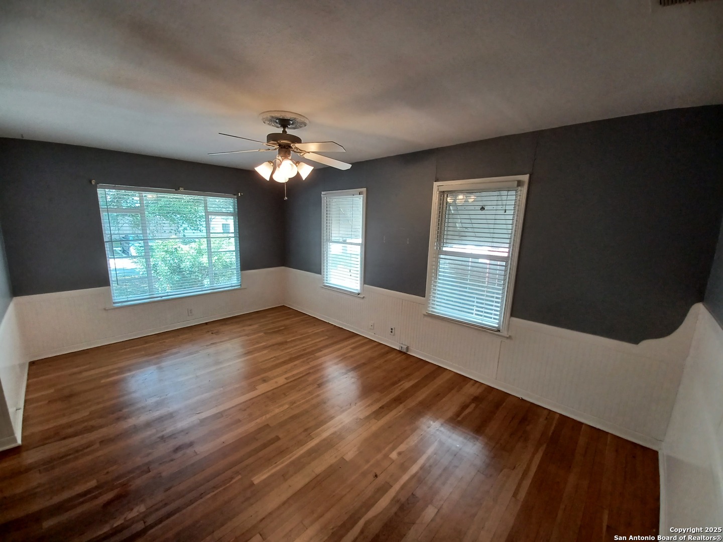 111 BLUE BONNET BLVD