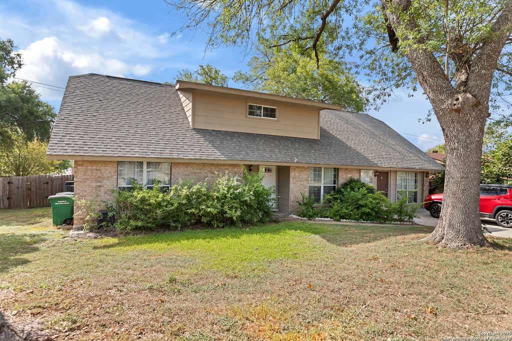 Photo of 3500 Lakefield, San Antonio, TX 78230 (MLS # 1897156)
