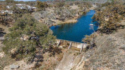 5430 CR-111 Utopia TX 78884