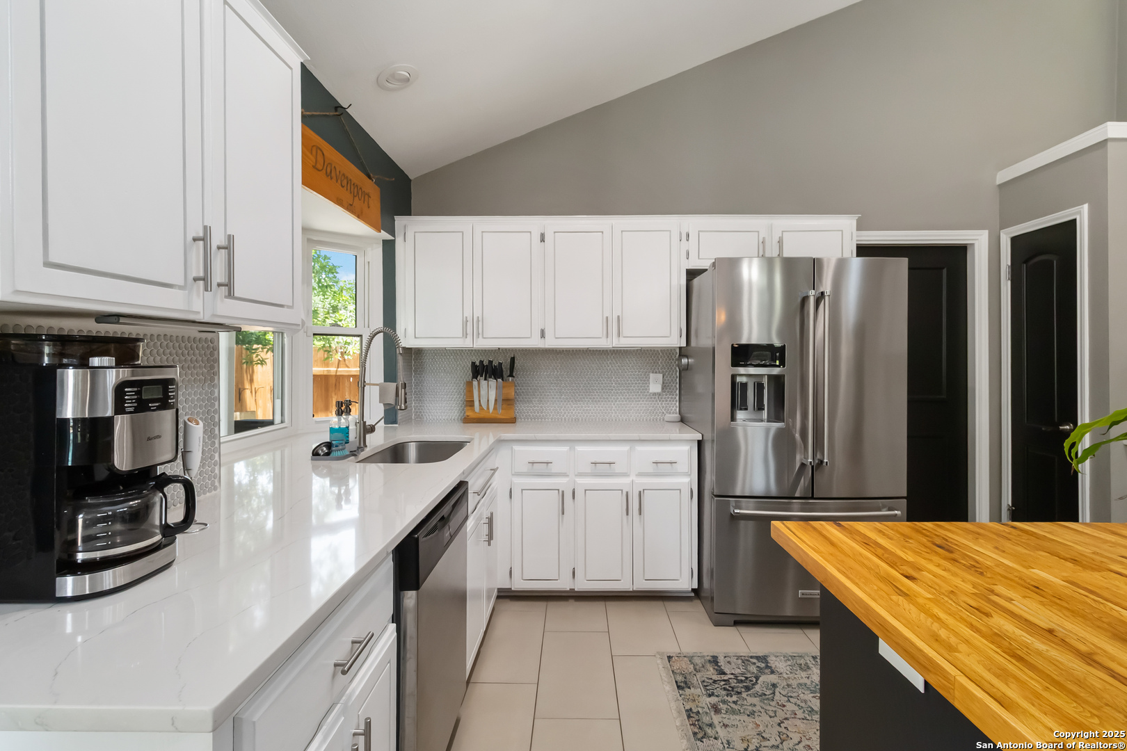 2102 Encino Cliff