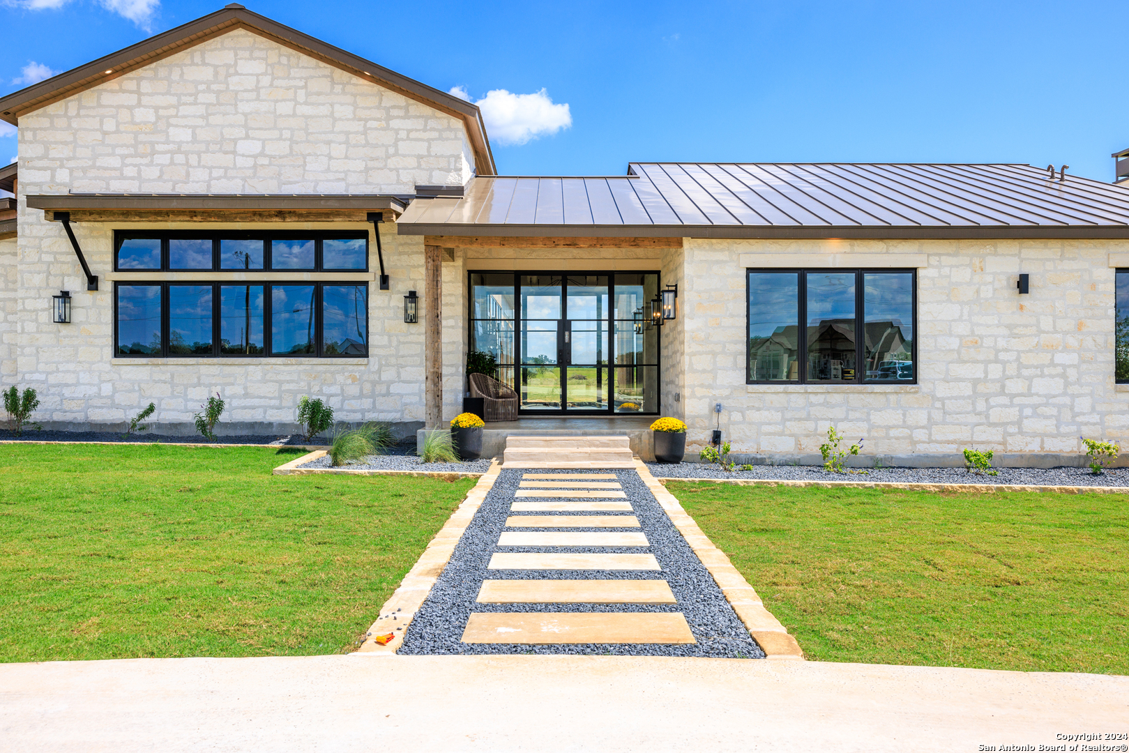 1318 Country Side Bnd