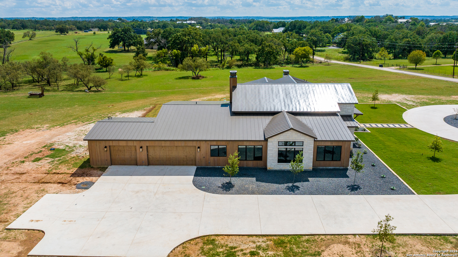 1318 Country Side Bnd