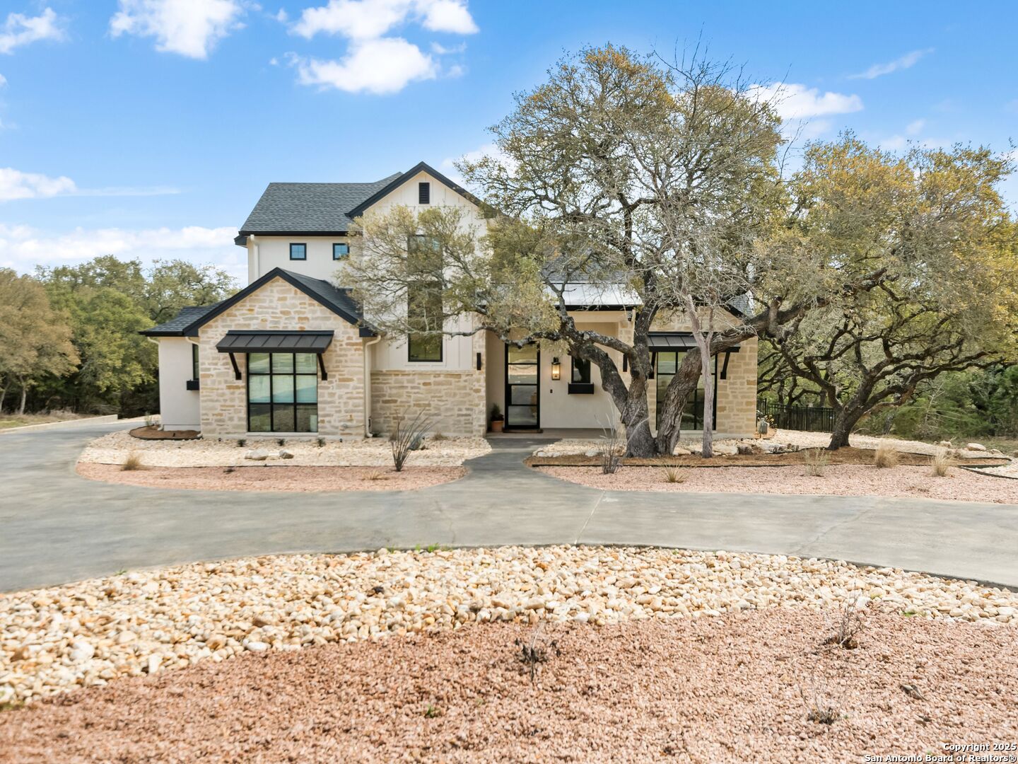 8030 Colonial Woods