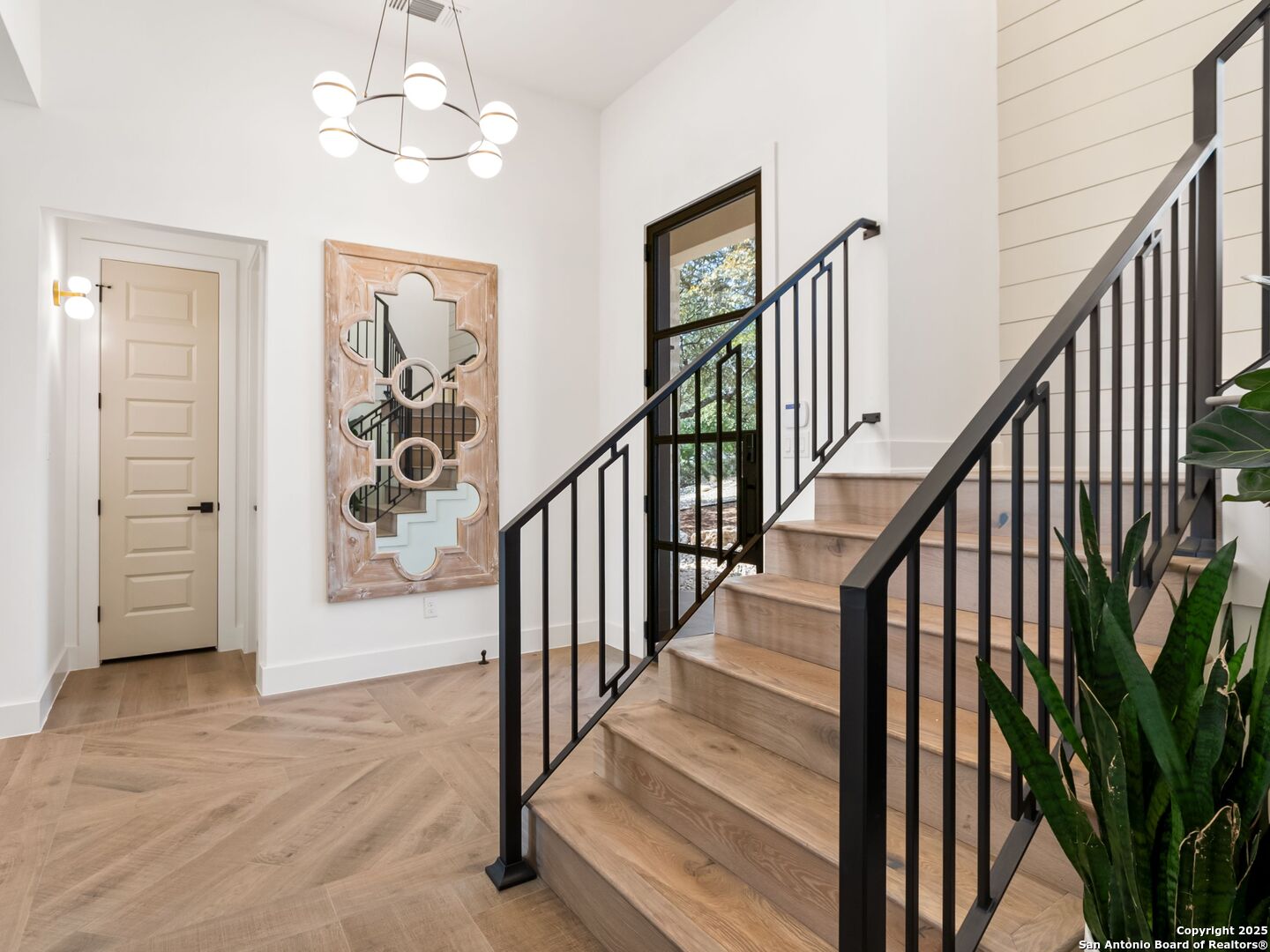 8030 Colonial Woods