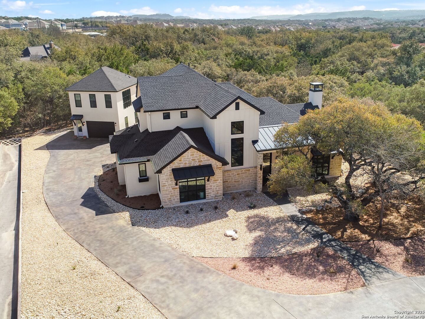 8030 Colonial Woods
