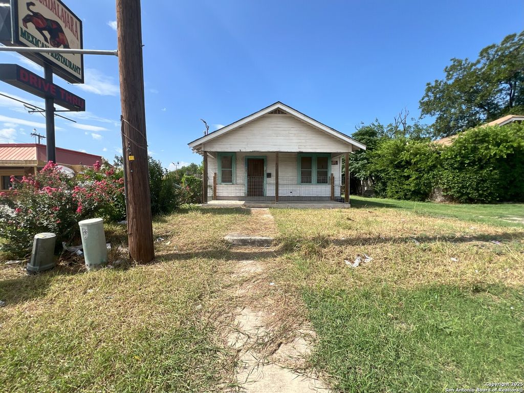 Photo of 1143 Culebra Rd, San Antonio, TX 78201 (MLS # 1886110)