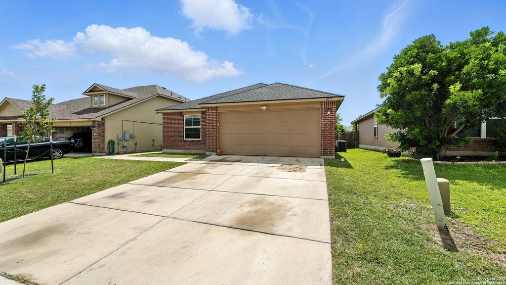 Photo of 1029 bromley, Seguin, TX 78155 (MLS # 1880198)