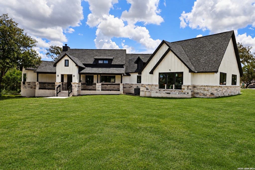 Photo of 100 TIMBER RDG, La Vernia, TX 78121 (MLS # 2009049)