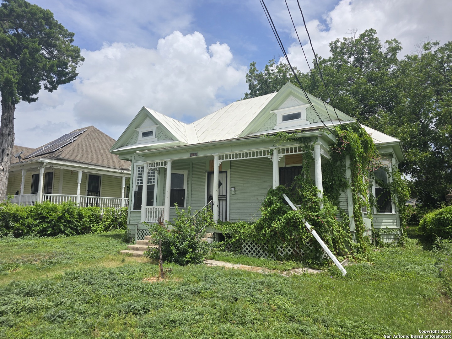 2511 W Commerce
