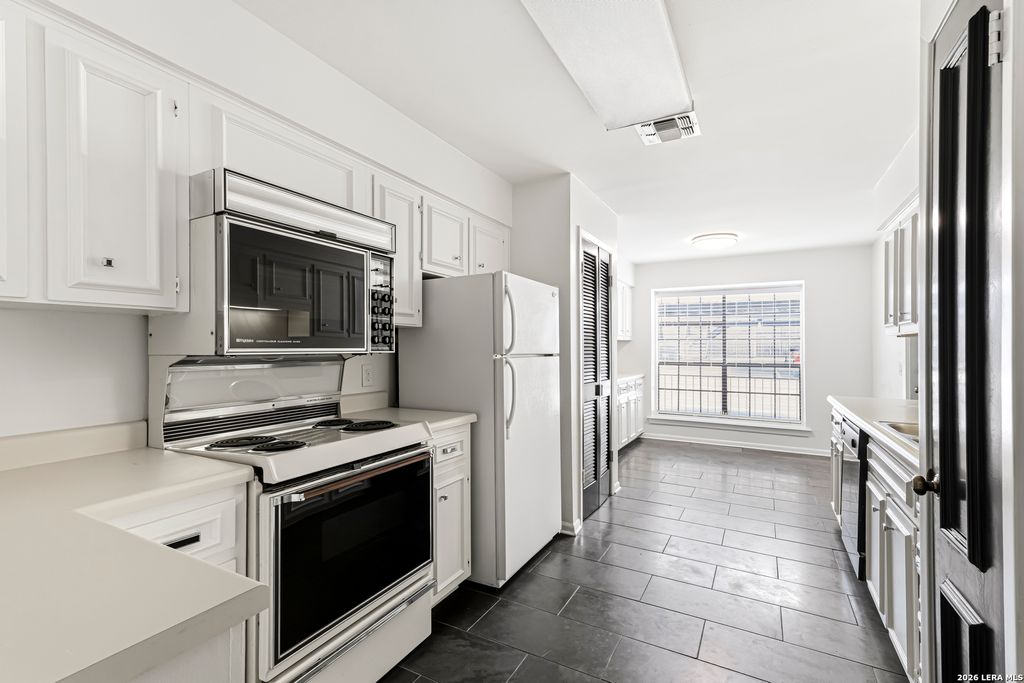 Photo of 7926 Broadway 301 #301, San Antonio, TX 78209 (MLS # 1991275)