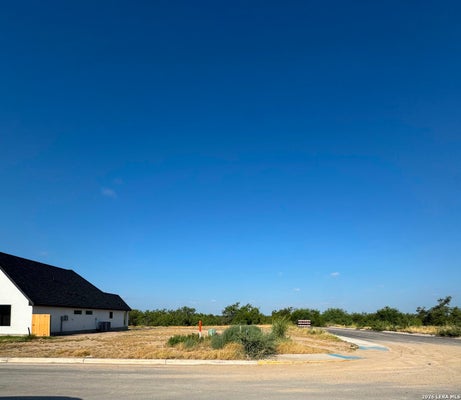 702 ENCINAL DR, EAGLE PASS, TX 78852 - Image 8e39bc3d4a1488df0face93fb87119dc/2271833292