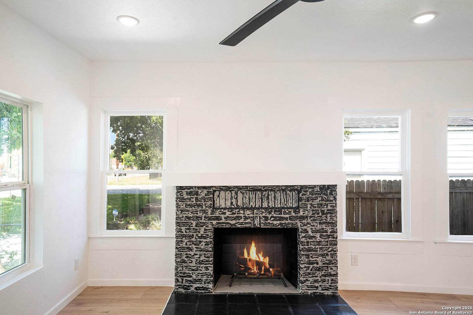 1645 W MAGNOLIA AVE