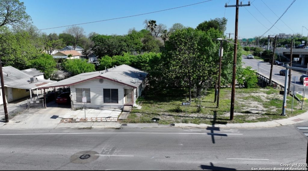 Photo of 607 W Theo Ave, San Antonio, TX 78225 (MLS # 1918434)