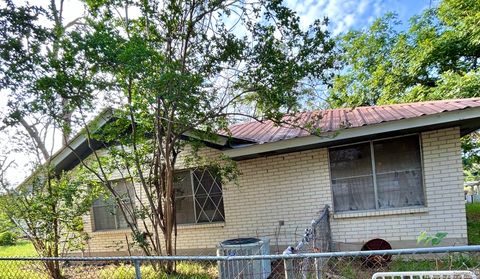 A home in Lytle