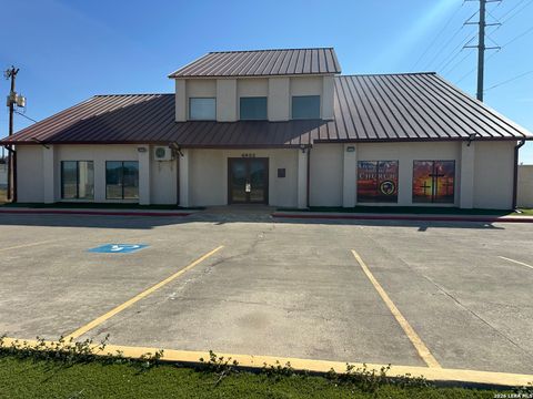 4952 Windsor Windcrest TX 78239