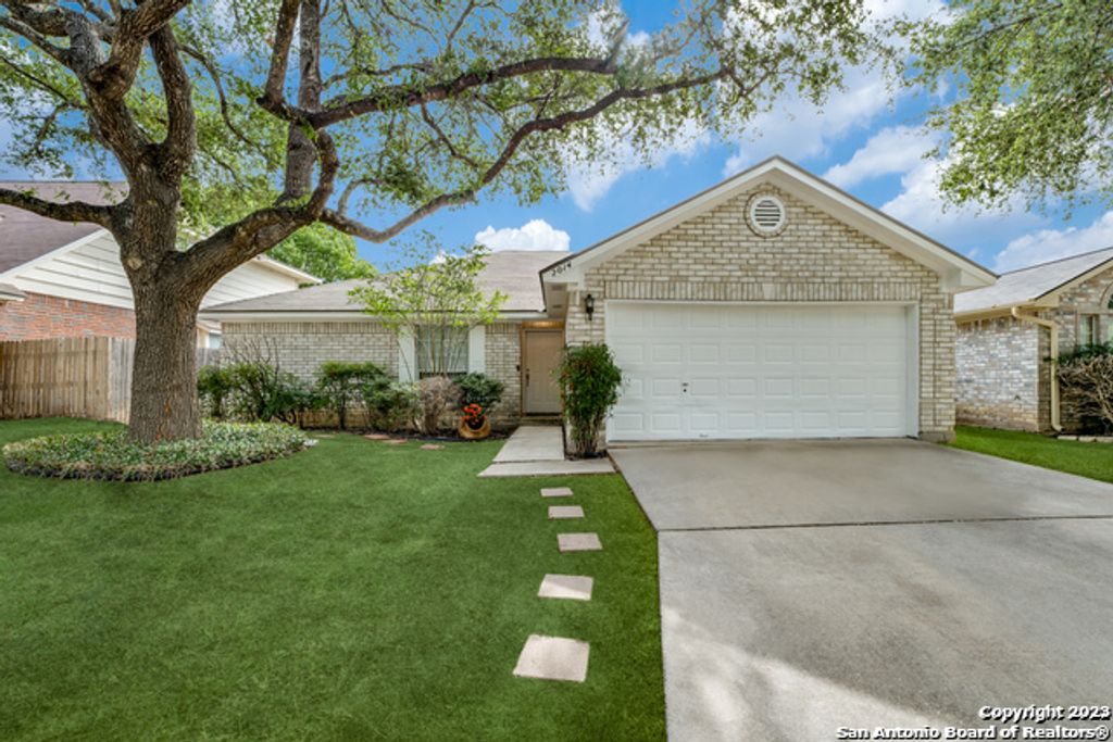 Photo of 2014 PARK CANYON DR, San Antonio, TX 78247 (MLS # 1926410)
