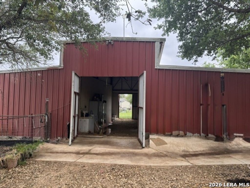 Photo of 81 Stevens Rd, Somerset, TX 78069 (MLS # 1958982)