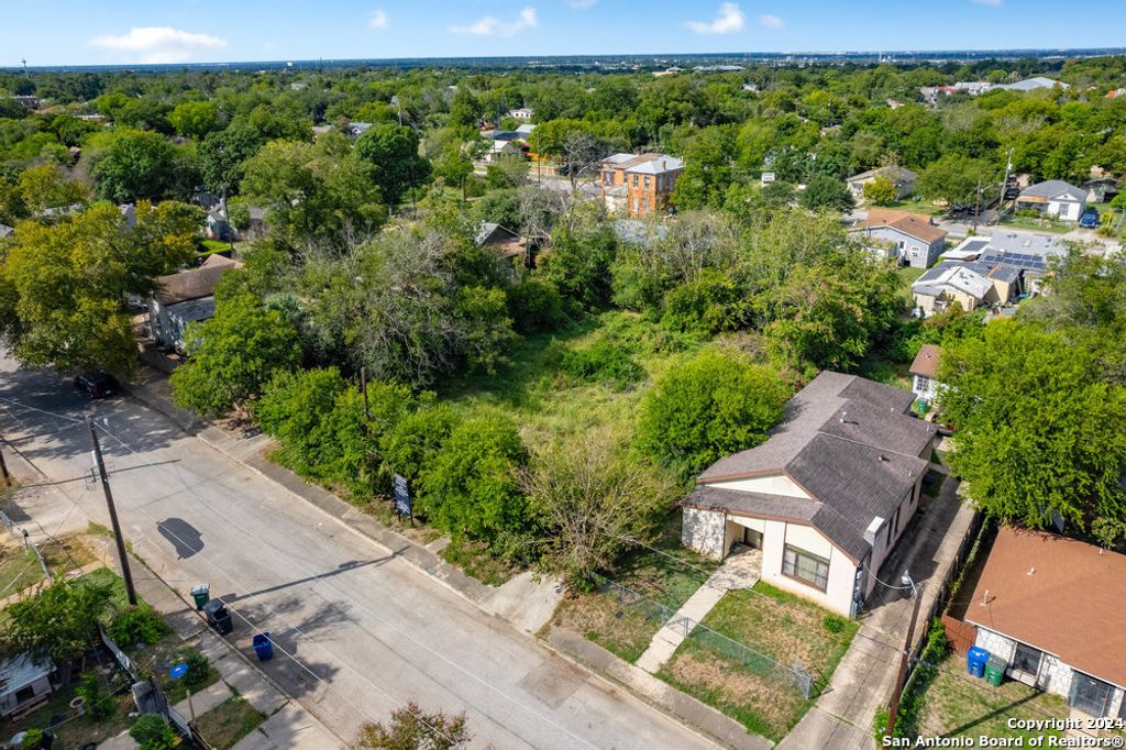 Photo of 419 FERGUSON AVE, San Antonio, TX 78203 (MLS # 1812724)