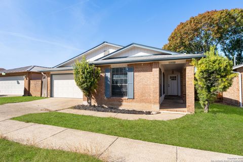 109 Deerglen Universal City TX 78148