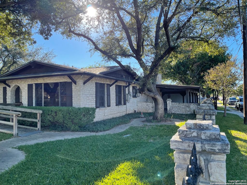 Photo of 315 HILLCREST DR, San Antonio, TX 78228 (MLS # 1957318)