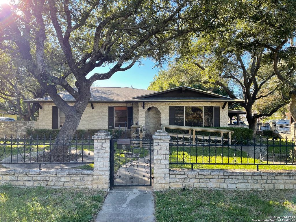 Photo of 315 HILLCREST DR, San Antonio, TX 78228 (MLS # 1957318)