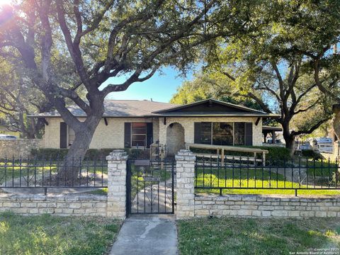 Photo of 315 HILLCREST DR, San Antonio, TX 78228 (MLS # 1957318)