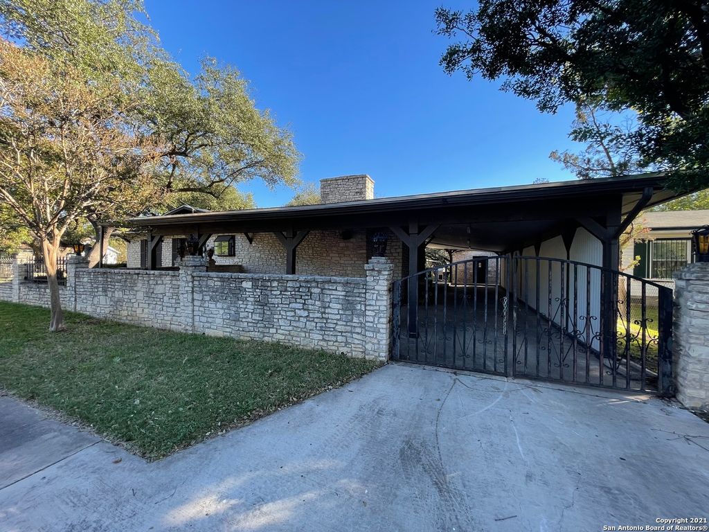Photo of 315 HILLCREST DR, San Antonio, TX 78228 (MLS # 1957318)