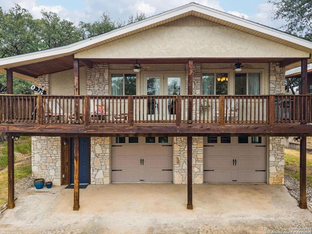 Photo of 2200 Glenn Dr, Canyon Lake, TX 78133 (MLS # 1890107)