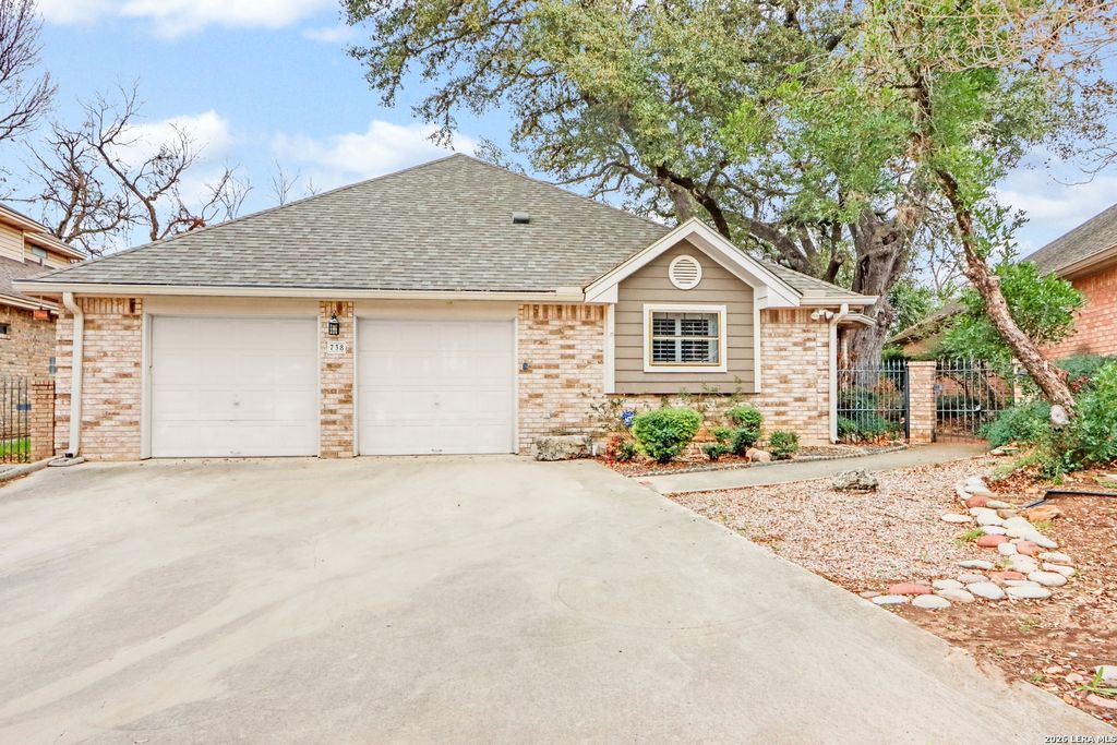 Photo of 738 Cedar, Seguin, TX 78155 (MLS # 1945995)