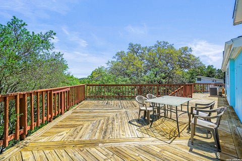Property photo of 1427 Elmhurst Dr., Lakehills, TX 78063