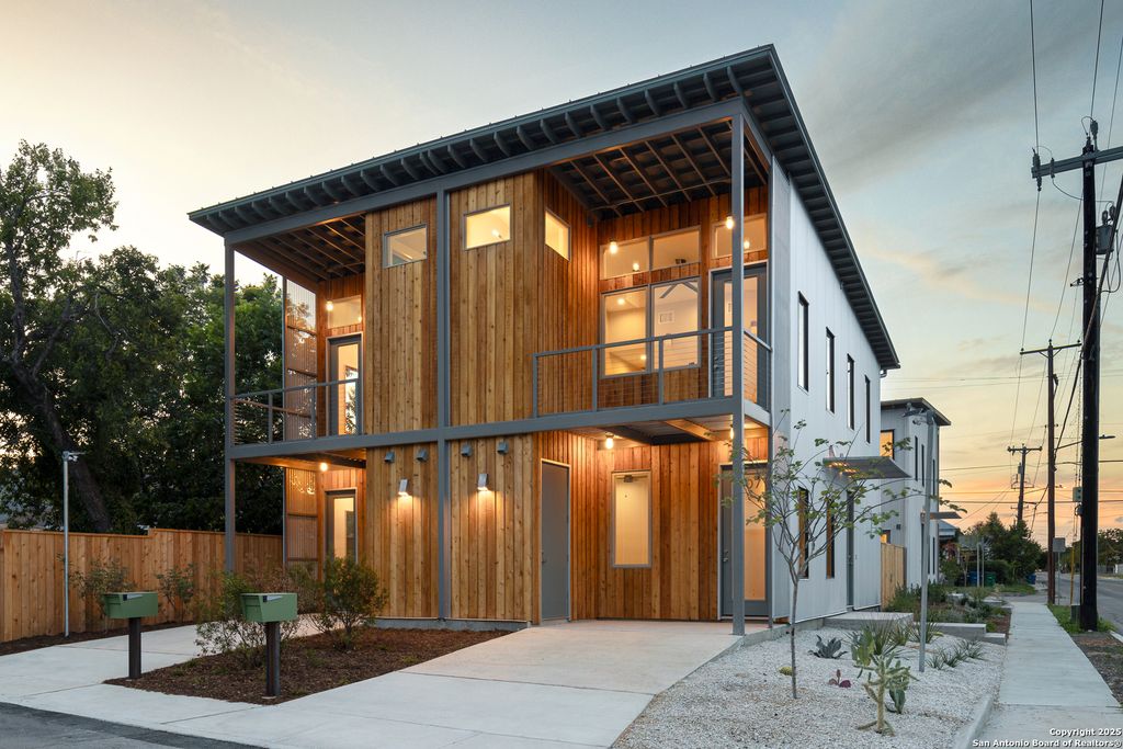 Photo of 1103 S Cherry, San Antonio, TX 78210 (MLS # 1927283)