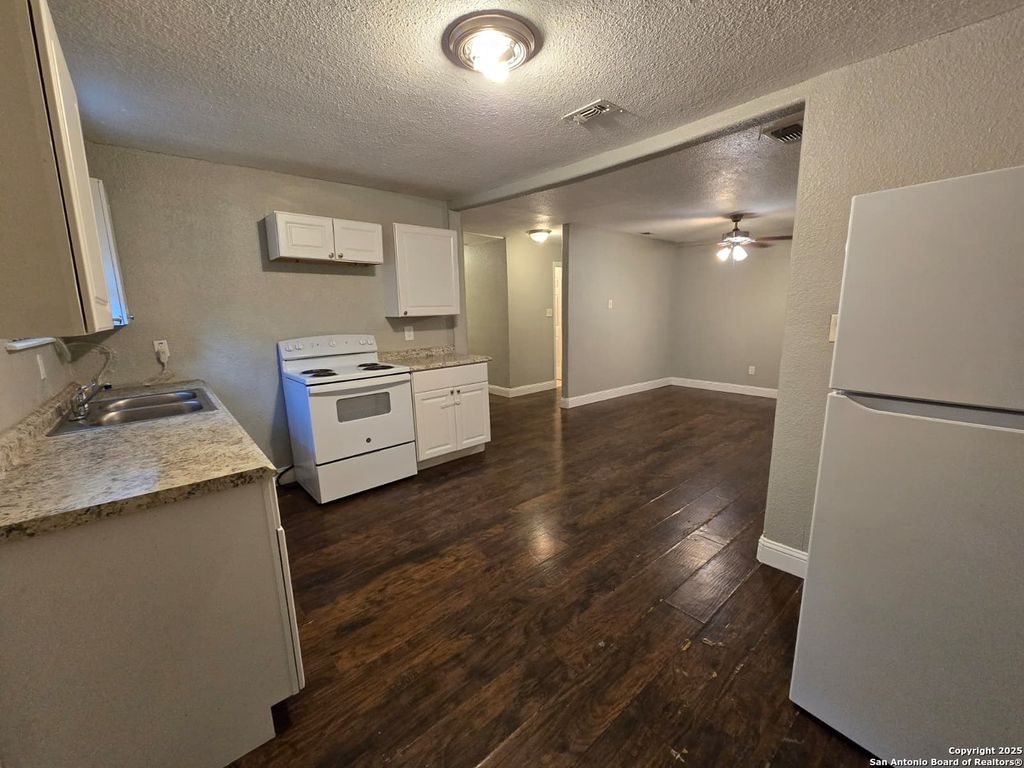 Photo of 1718 Commercial B #B, San Antonio, TX 78221 (MLS # 1914314)