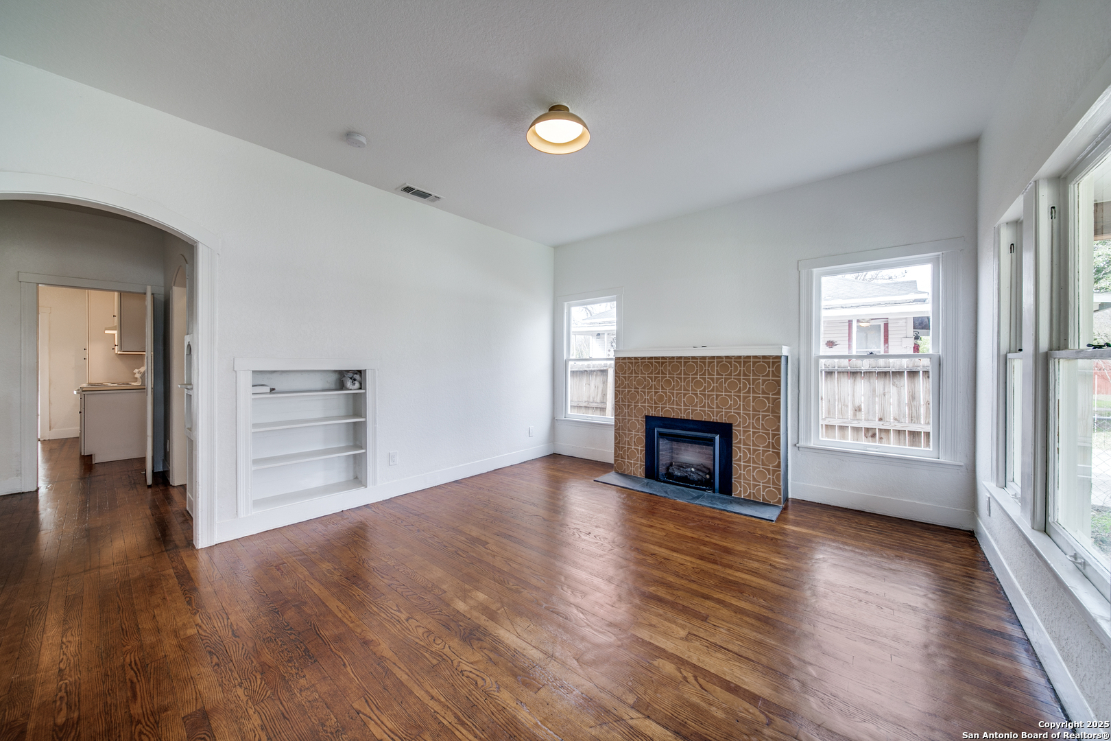 320 E Locust