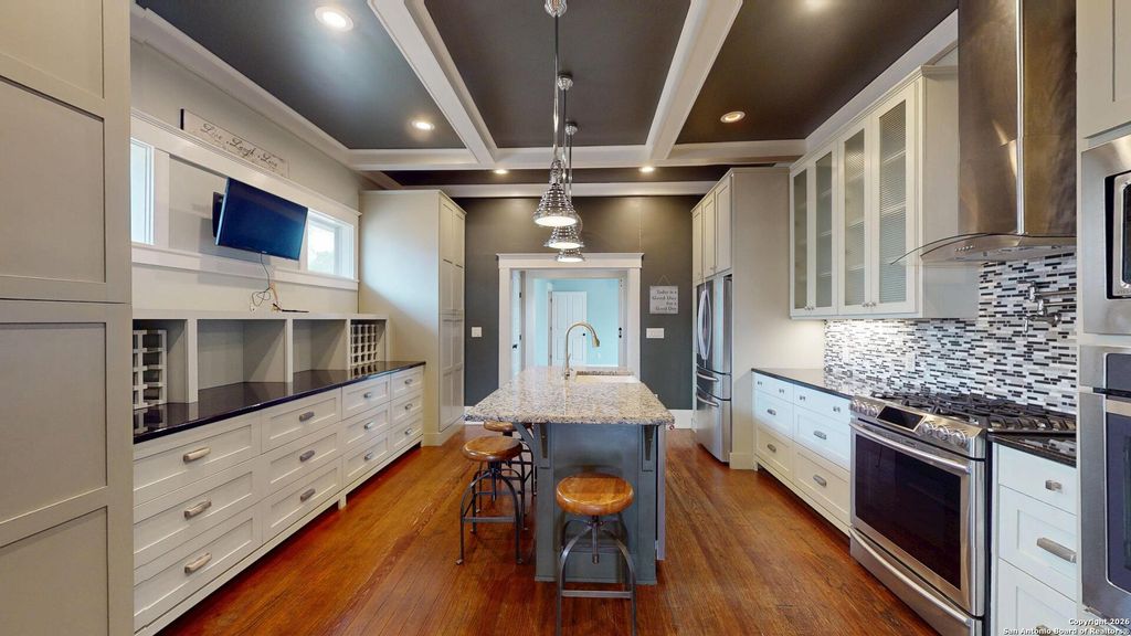 Photo of 819 W French PL, San Antonio, TX 78212 (MLS # 1934798)