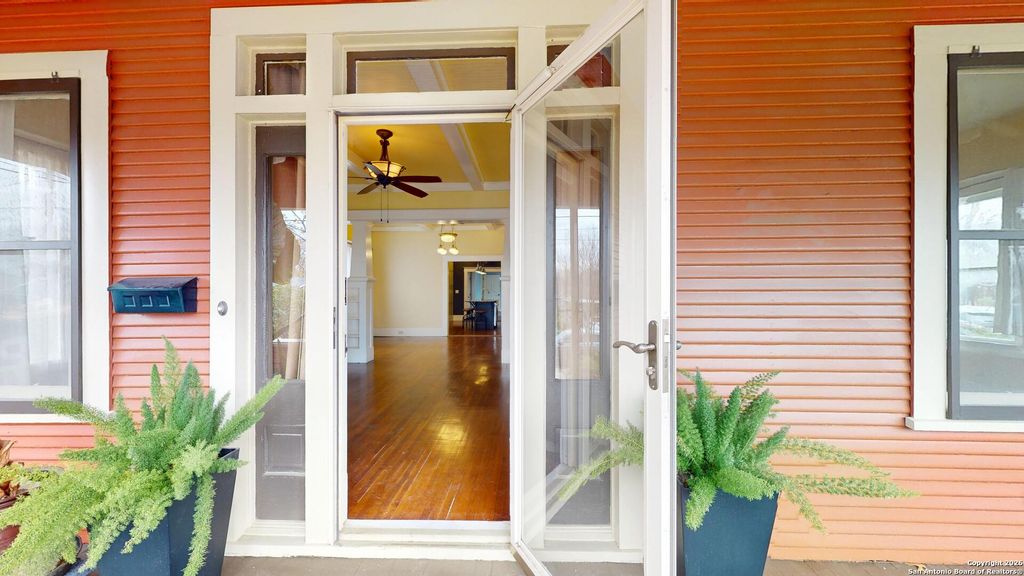 Photo of 819 W French PL, San Antonio, TX 78212 (MLS # 1934798)