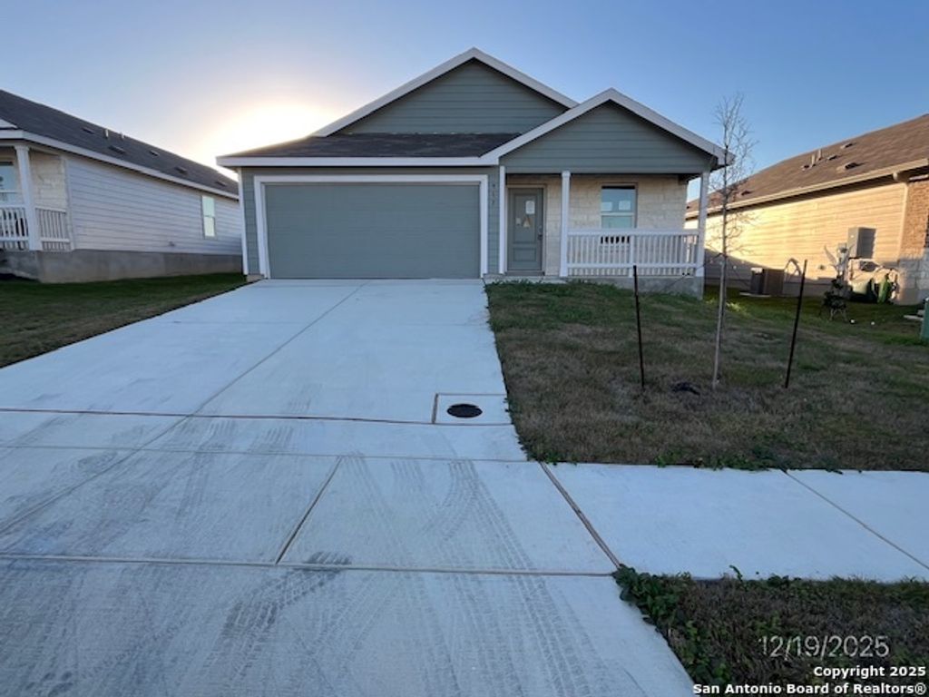 Photo of 917 Riviera, Seguin, TX 78155 (MLS # 1929876)