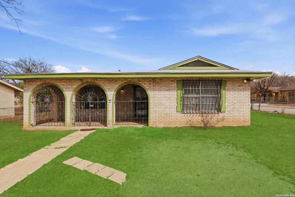 Photo of 1503 Chihuahua, San Antonio, TX 78207 (MLS # 1941863)