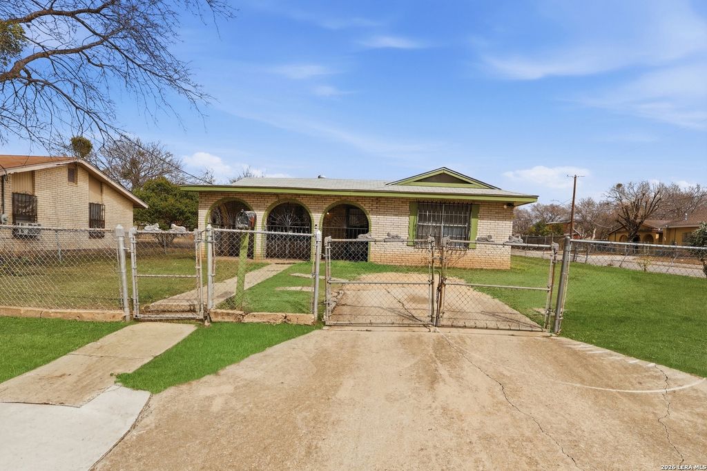 Photo of 1503 Chihuahua, San Antonio, TX 78207 (MLS # 1941863)