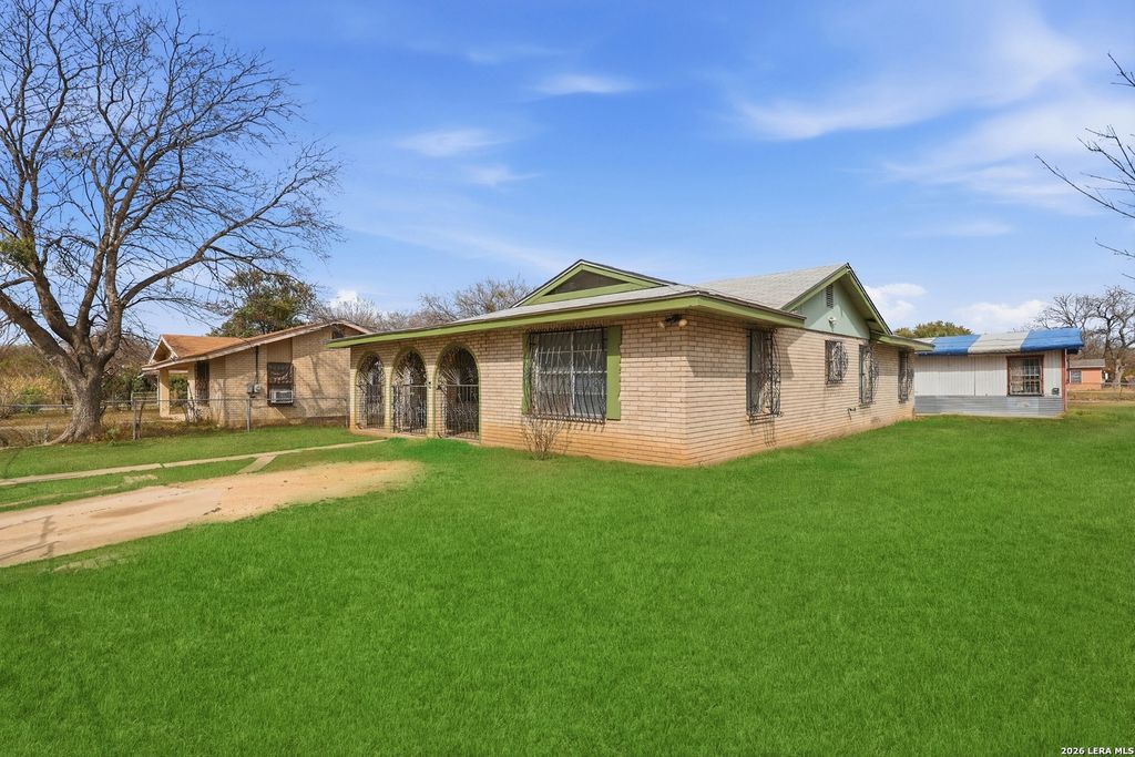 Photo of 1503 Chihuahua, San Antonio, TX 78207 (MLS # 1941863)