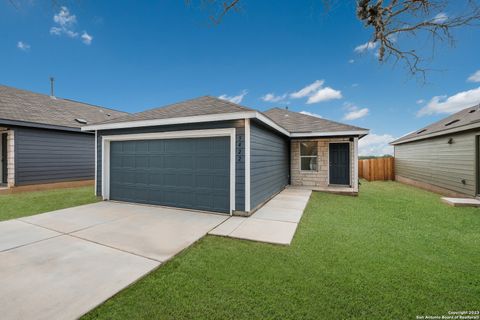 Single Family Residence in Converse TX 11751 Field Briar.jpg