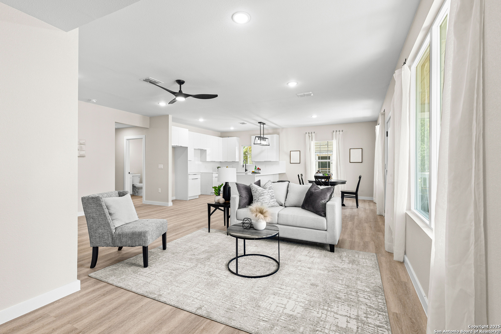 1122 W gramercy