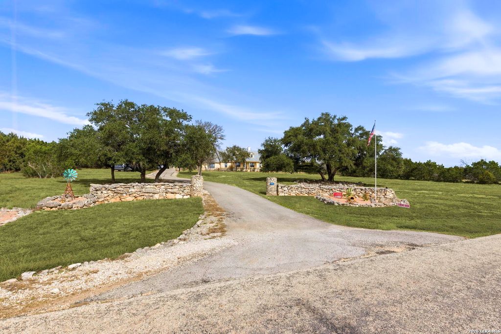 Photo of 104 Rolling View, Boerne, TX 78006 (MLS # 1943009)
