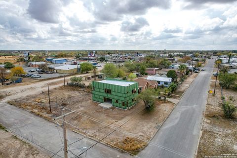 A home in Carrizo Springs