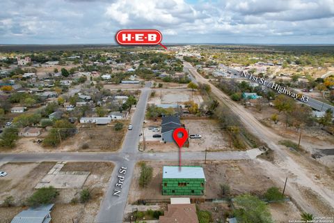 A home in Carrizo Springs