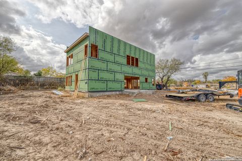 A home in Carrizo Springs