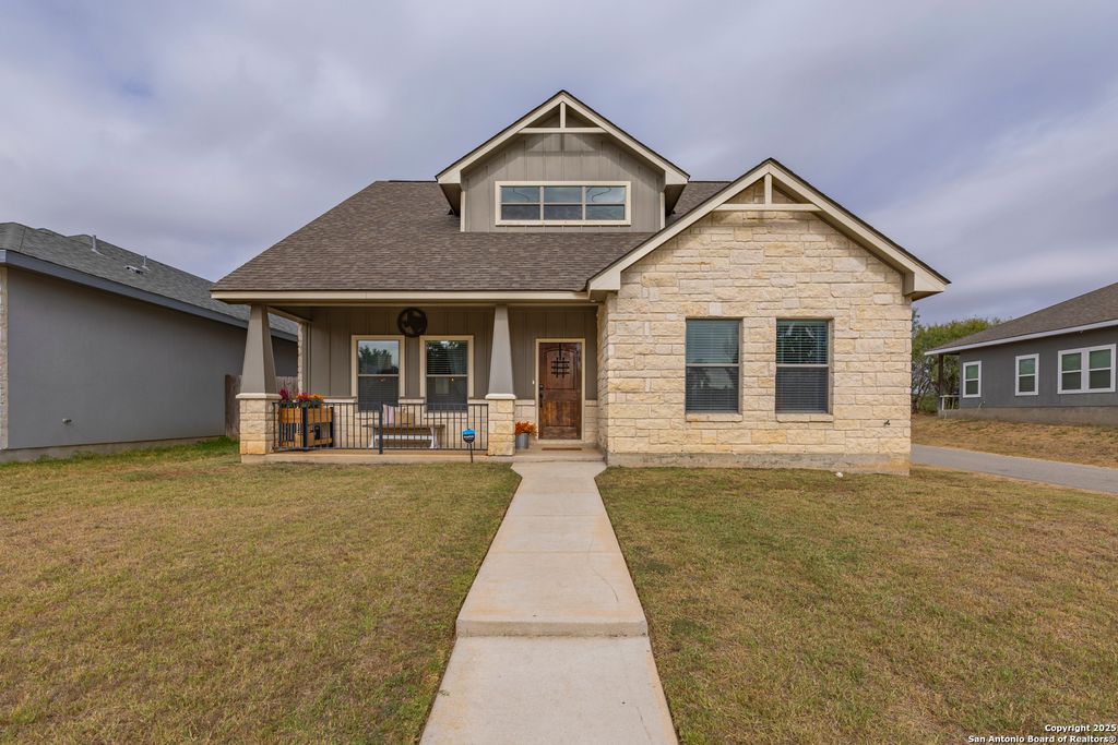 Photo of 752 Crestview, Floresville, TX 78114 (MLS # 1918357)